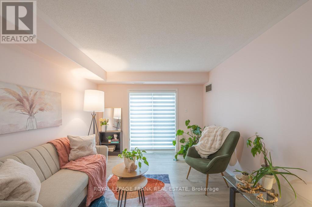 102 - 300 Spillsbury Drive, Peterborough (Otonabee Ward 1), Ontario  K9K 0B4 - Photo 7 - X12699378