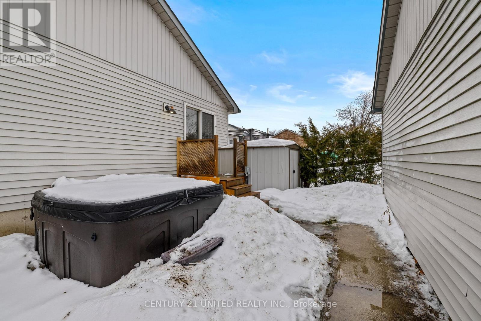 1175 Neptune Street, Peterborough (Northcrest Ward 5), Ontario  K9H 7M7 - Photo 3 - X12700462