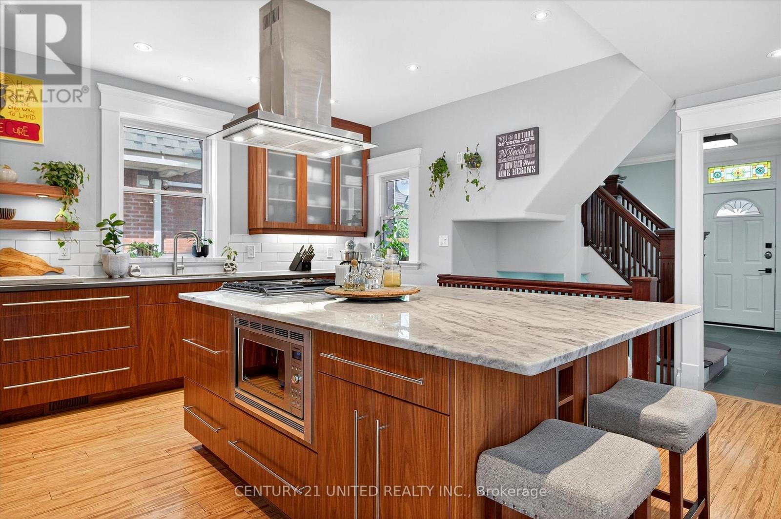 317 Margaret Avenue, Peterborough (Town Ward 3), Ontario  K9J 5H1 - Photo 8 - X12702300