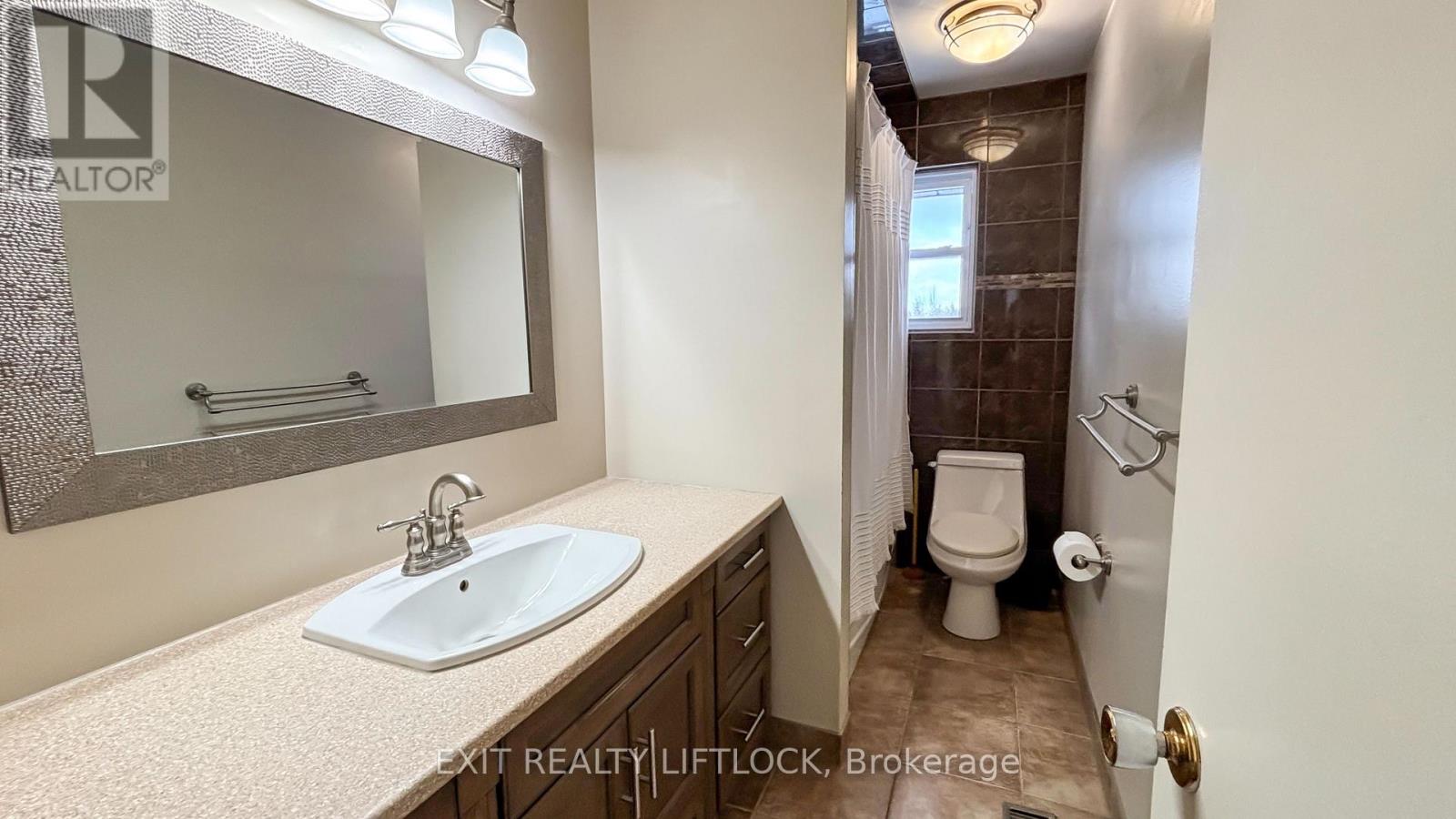 2105 Deer Bay Road, Selwyn, Ontario  K0L 2H0 - Photo 12 - X12703144