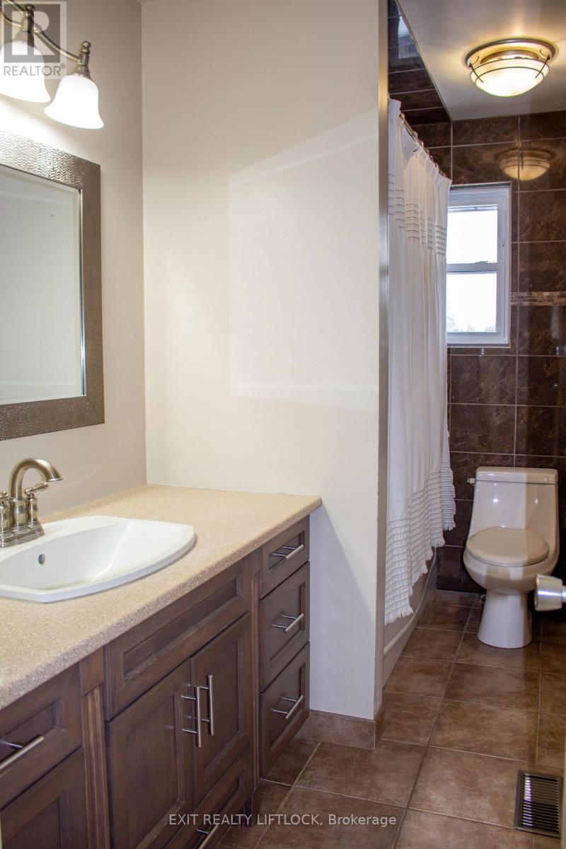 2105 Deer Bay Road, Selwyn, Ontario  K0L 2H0 - Photo 13 - X12703144