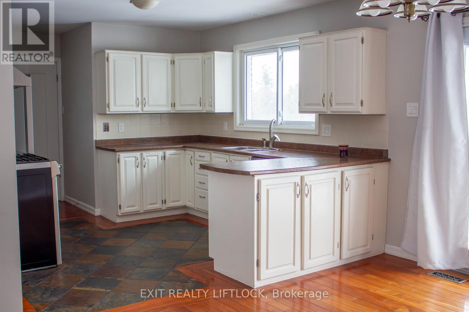 2105 Deer Bay Road, Selwyn, Ontario  K0L 2H0 - Photo 8 - X12703144