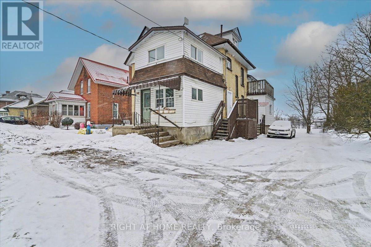 157 Lindsay Street S, Kawartha Lakes (Lindsay), Ontario  K9V 1T7 - Photo 2 - X12705332