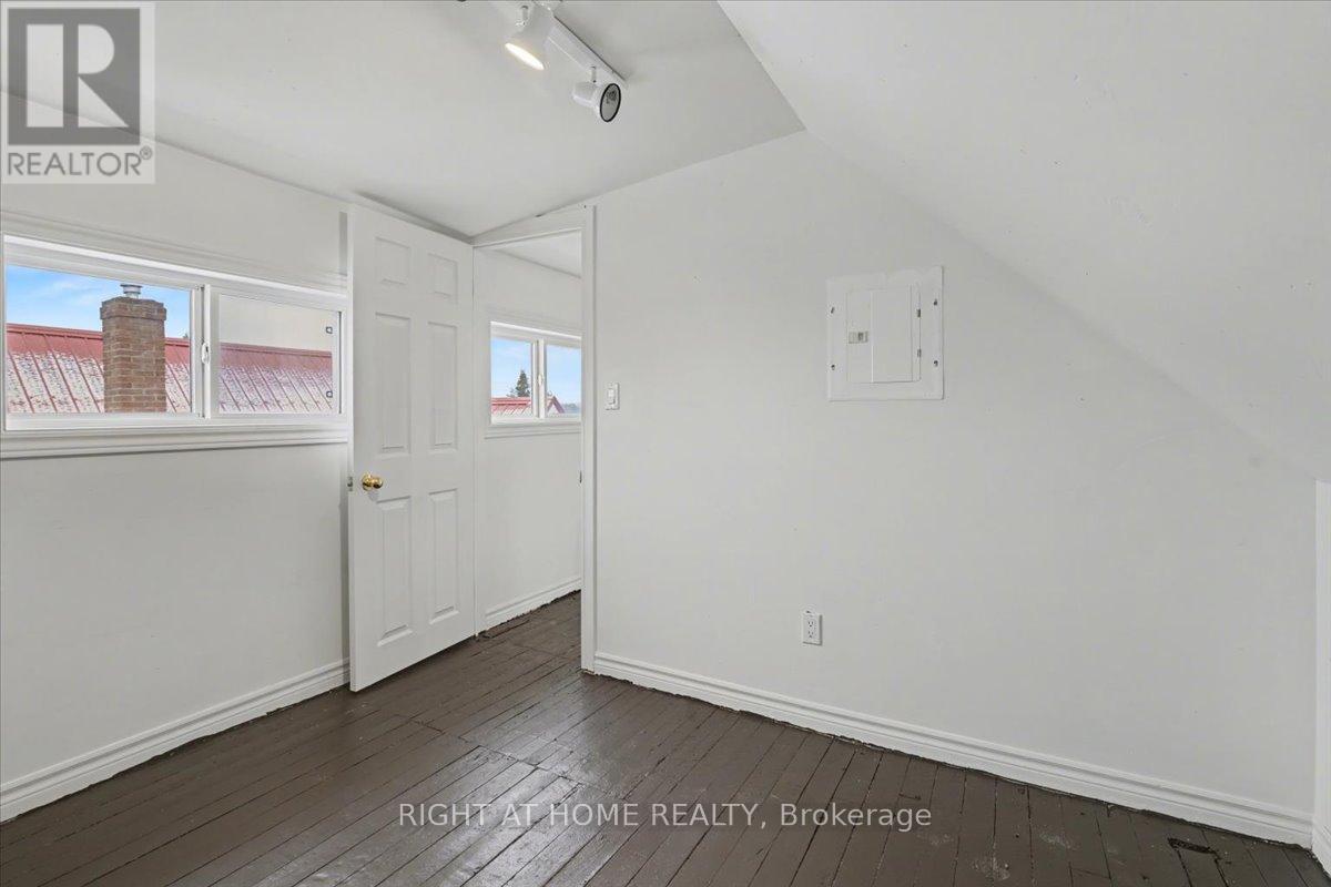 157 Lindsay Street S, Kawartha Lakes (Lindsay), Ontario  K9V 1T7 - Photo 25 - X12705332