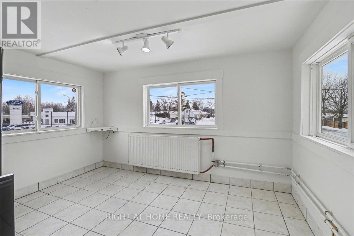 157 Lindsay Street S, Kawartha Lakes (Lindsay), Ontario  K9V 1T7 - Photo 22 - X12705334