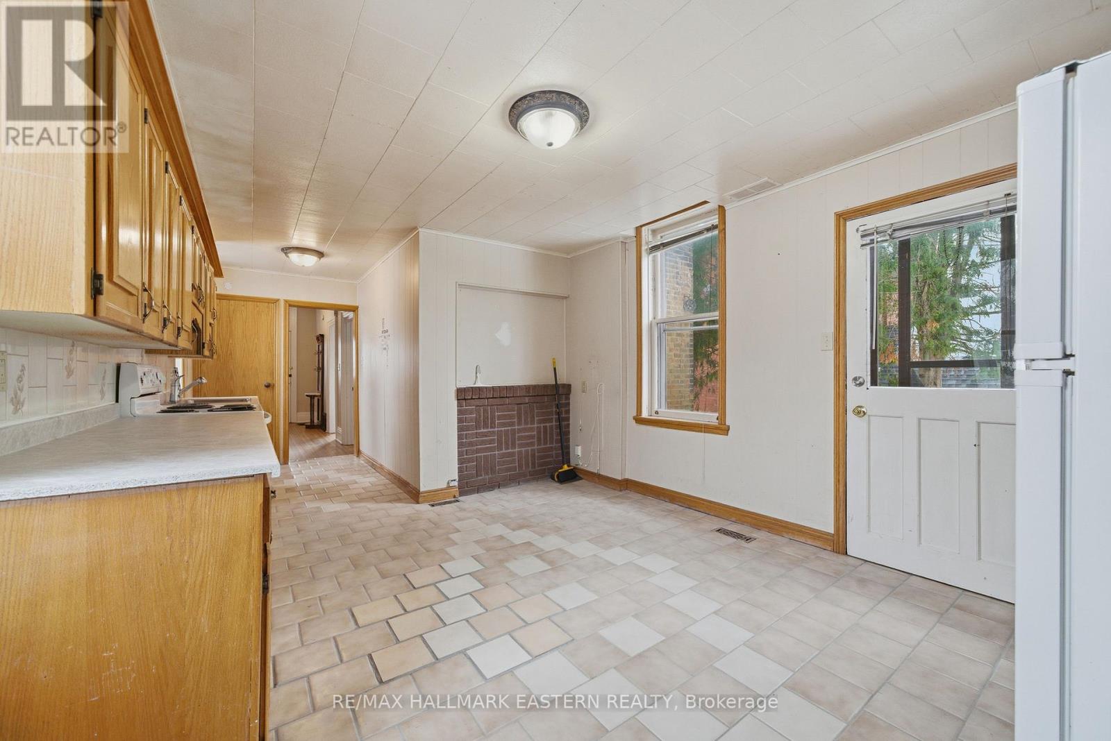 597 Bethune Street, Peterborough (Town Ward 3), Ontario  K9H 3Z7 - Photo 12 - X12705914