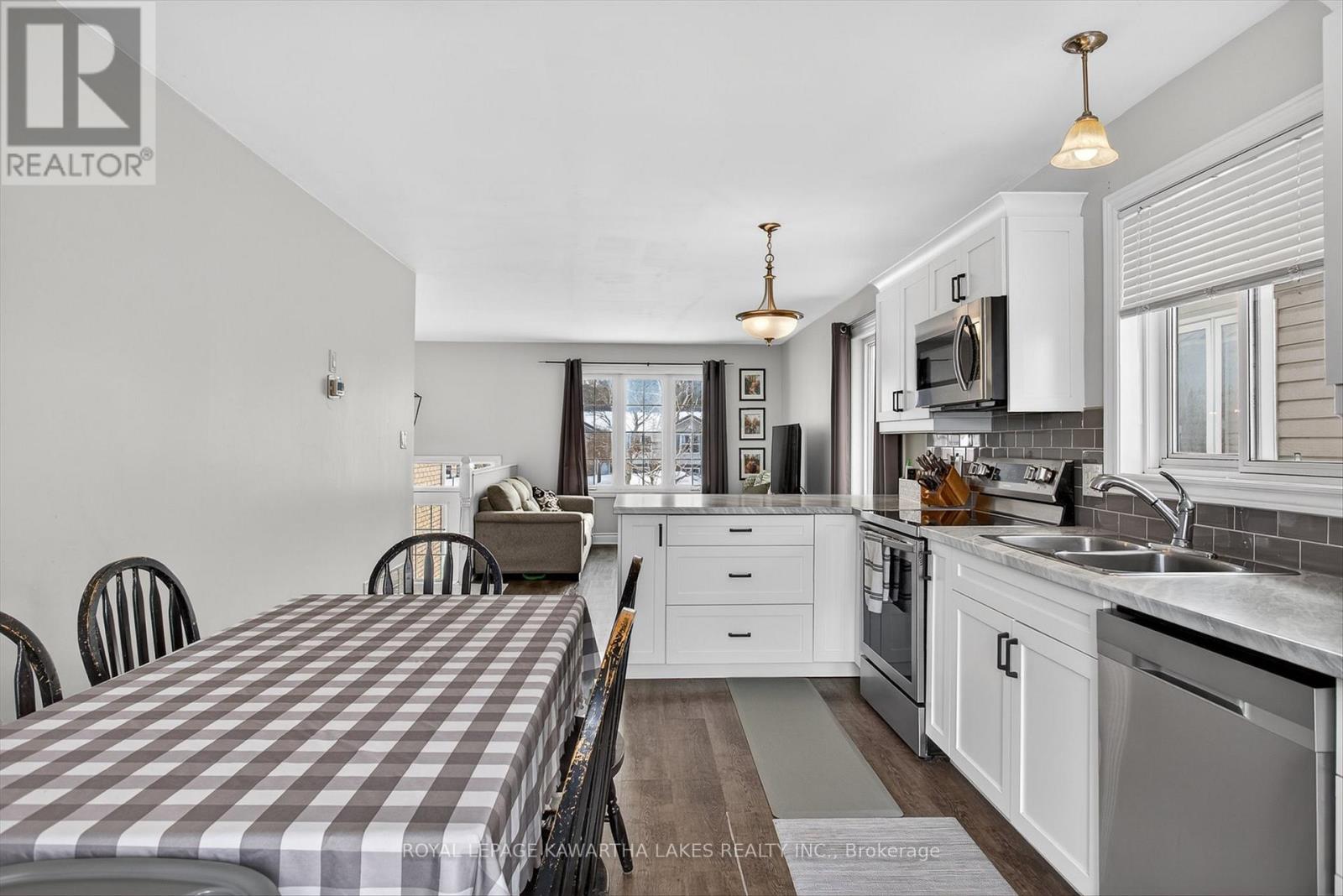 124 Mary Street W, Kawartha Lakes (Lindsay), Ontario  K9V 0B8 - Photo 13 - X12707986