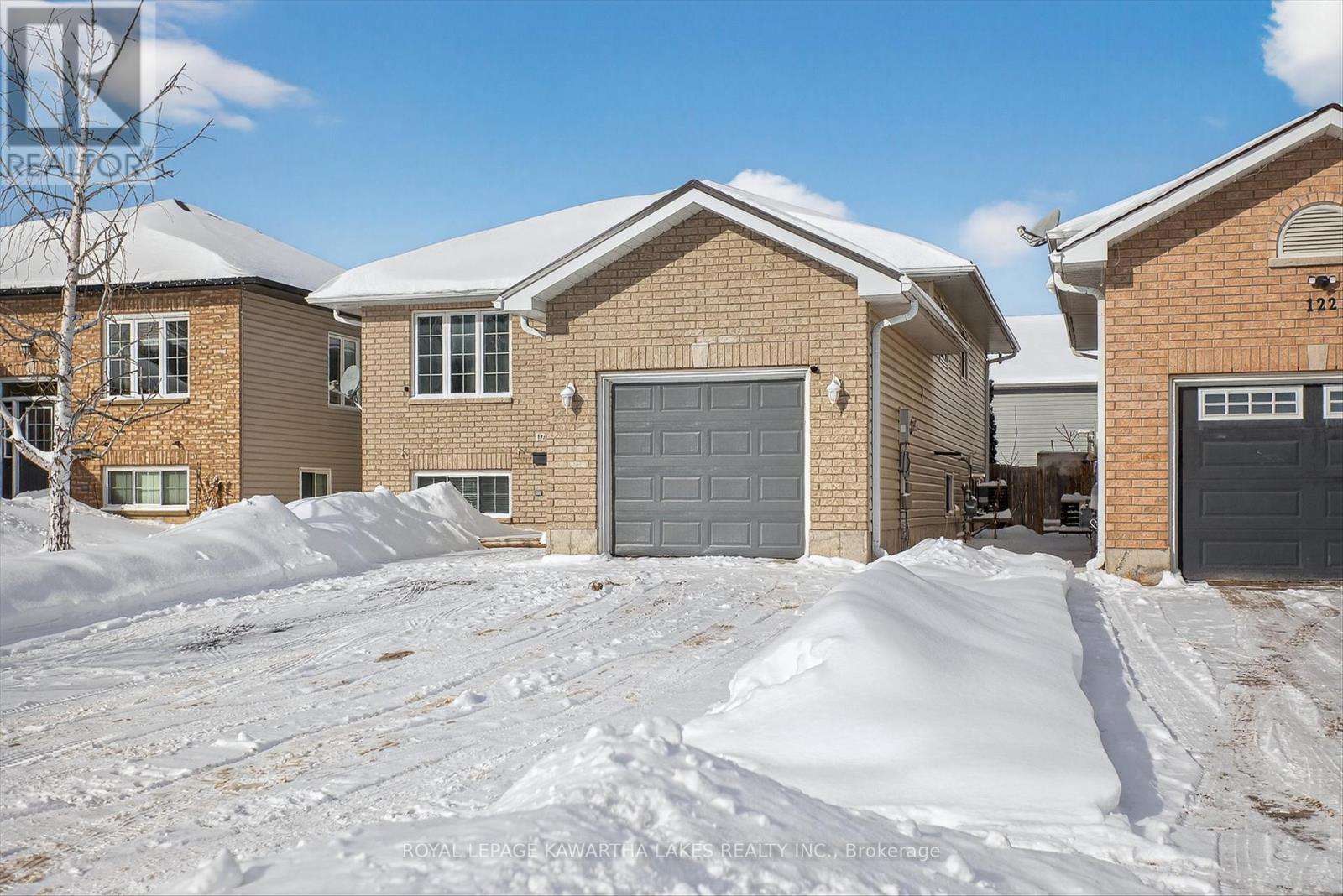 124 Mary Street W, Kawartha Lakes (Lindsay), Ontario  K9V 0B8 - Photo 2 - X12707986