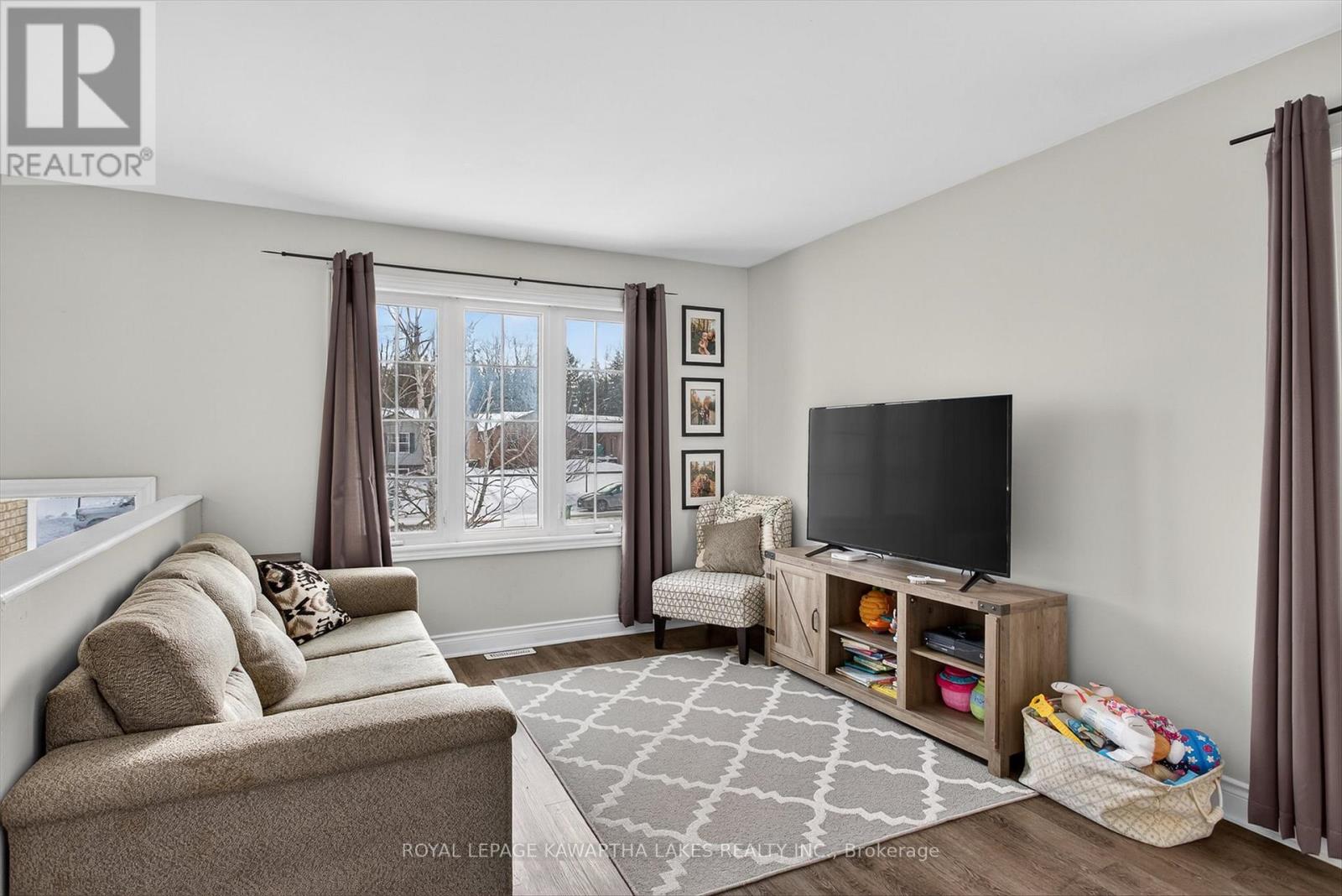 124 Mary Street W, Kawartha Lakes (Lindsay), Ontario  K9V 0B8 - Photo 6 - X12707986