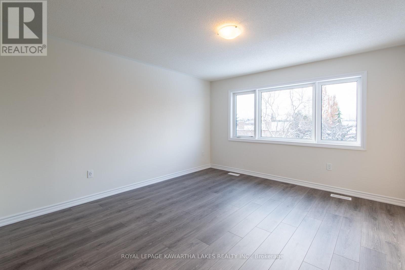 73 Watts Mews, Kawartha Lakes (Lindsay), Ontario  K9V 5V4 - Photo 12 - X12708052