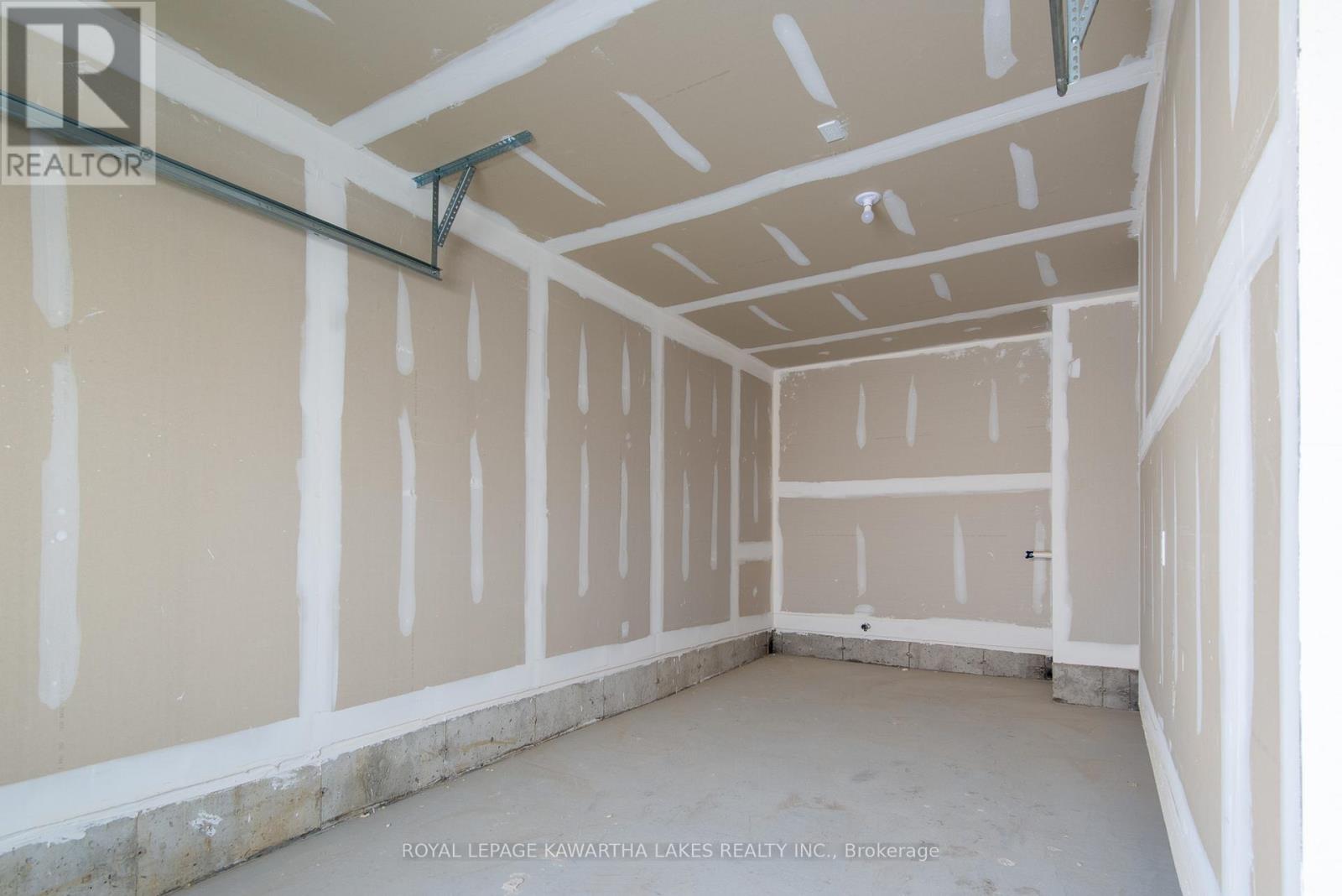 73 Watts Mews, Kawartha Lakes (Lindsay), Ontario  K9V 5V4 - Photo 22 - X12708052