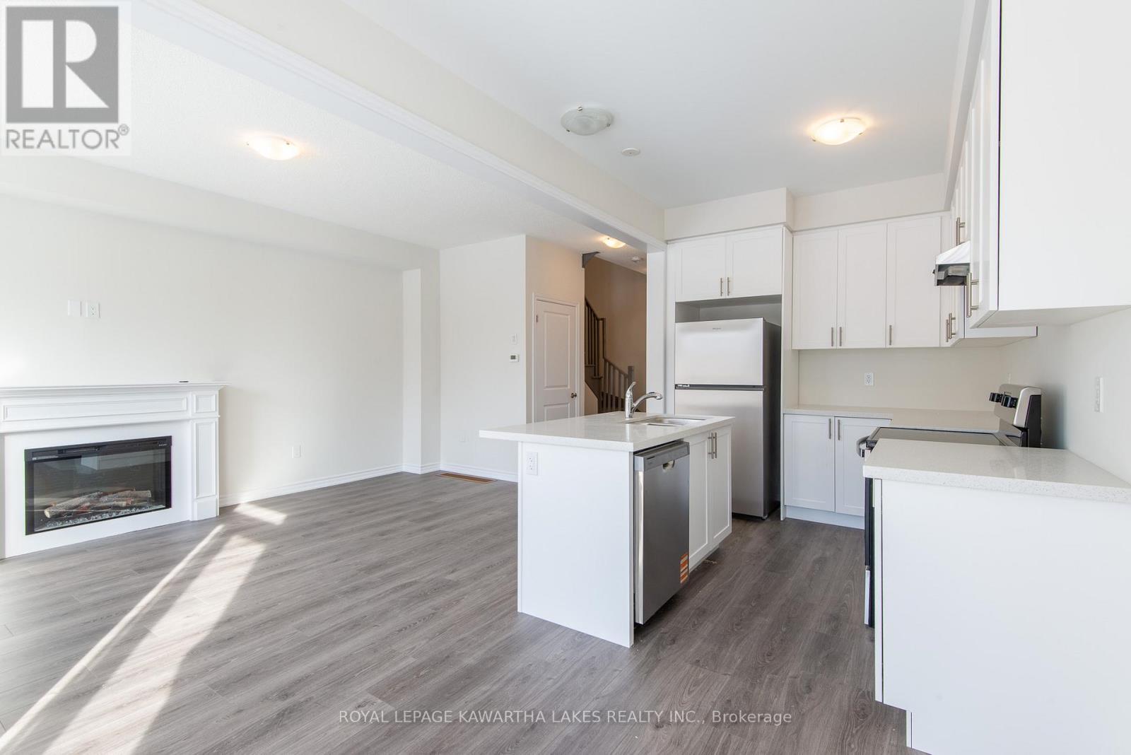 73 Watts Mews, Kawartha Lakes (Lindsay), Ontario  K9V 5V4 - Photo 4 - X12708052