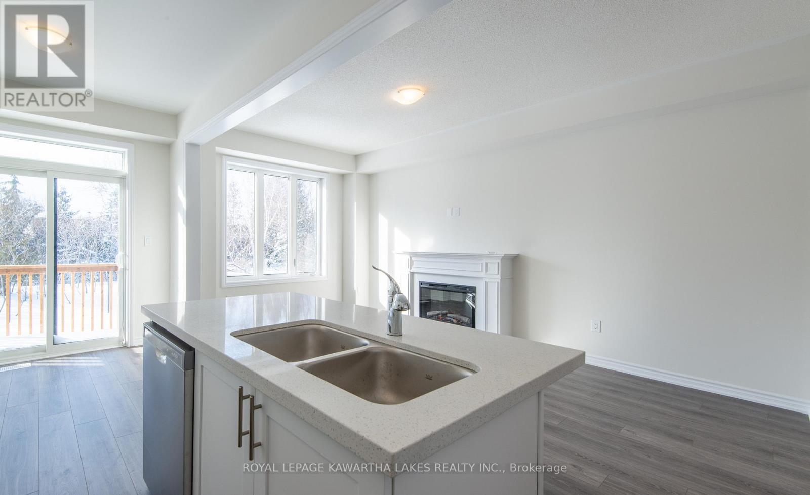 73 Watts Mews, Kawartha Lakes (Lindsay), Ontario  K9V 5V4 - Photo 8 - X12708052