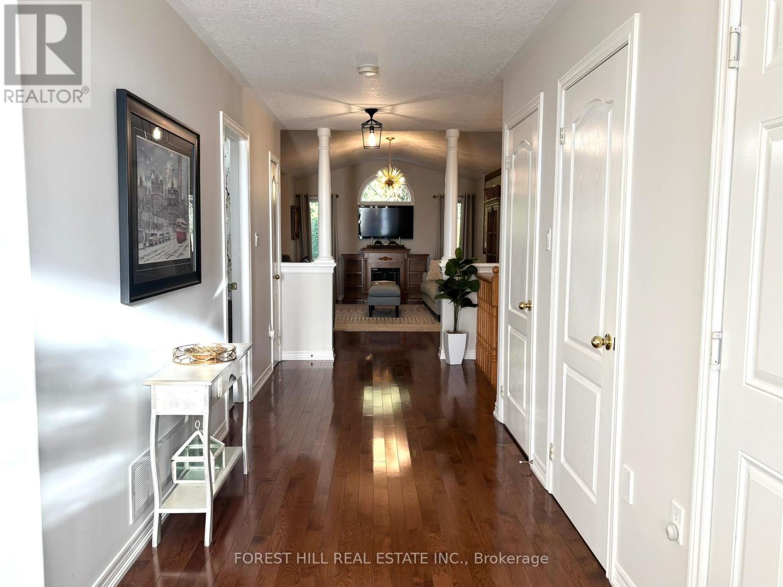 35 Sweetnam Drive, Kawartha Lakes (Lindsay), Ontario  K9V 0A7 - Photo 2 - X12708004