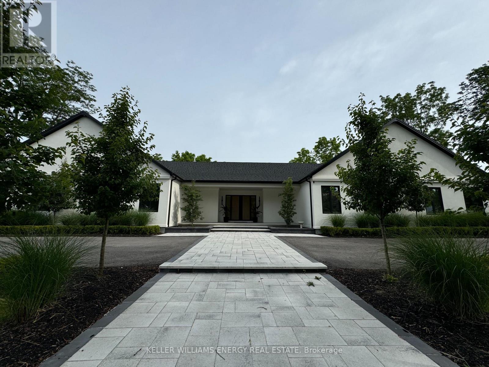 16 Metcalf Street, Clarington (Newcastle), Ontario  L1B 0H4 - Photo 2 - E12710044