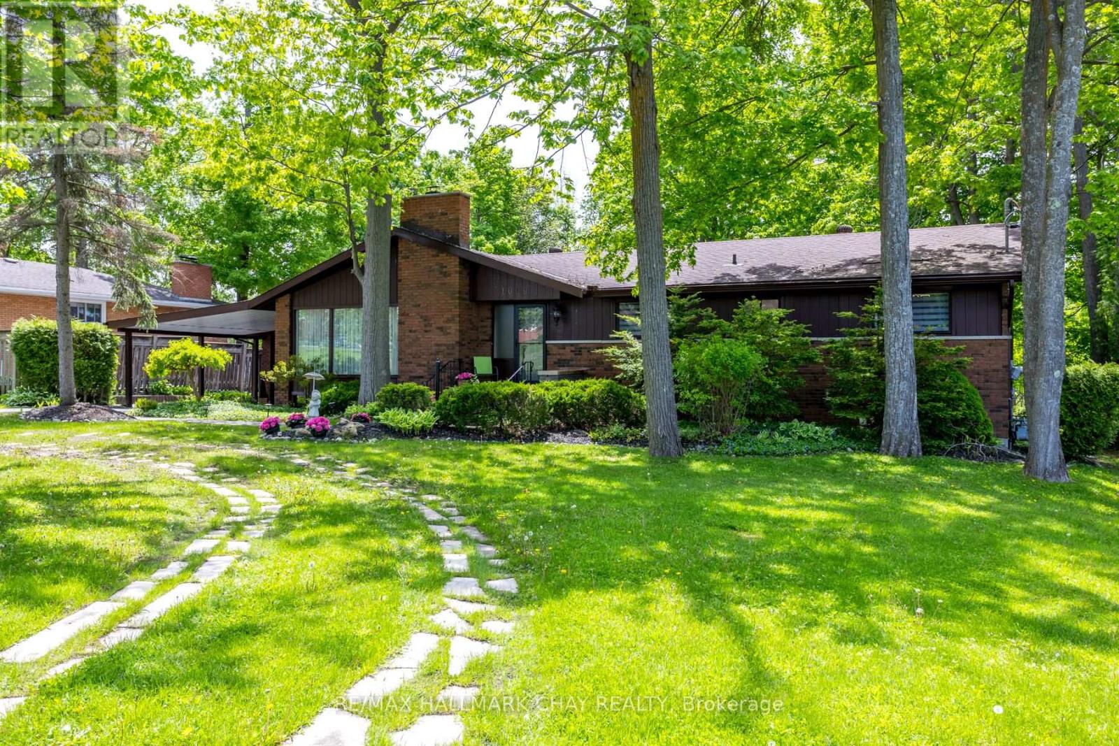 1009 Fairbairn Street, Peterborough (Monaghan Ward 2), Ontario  K9K 1C1 - Photo 2 - X12710012