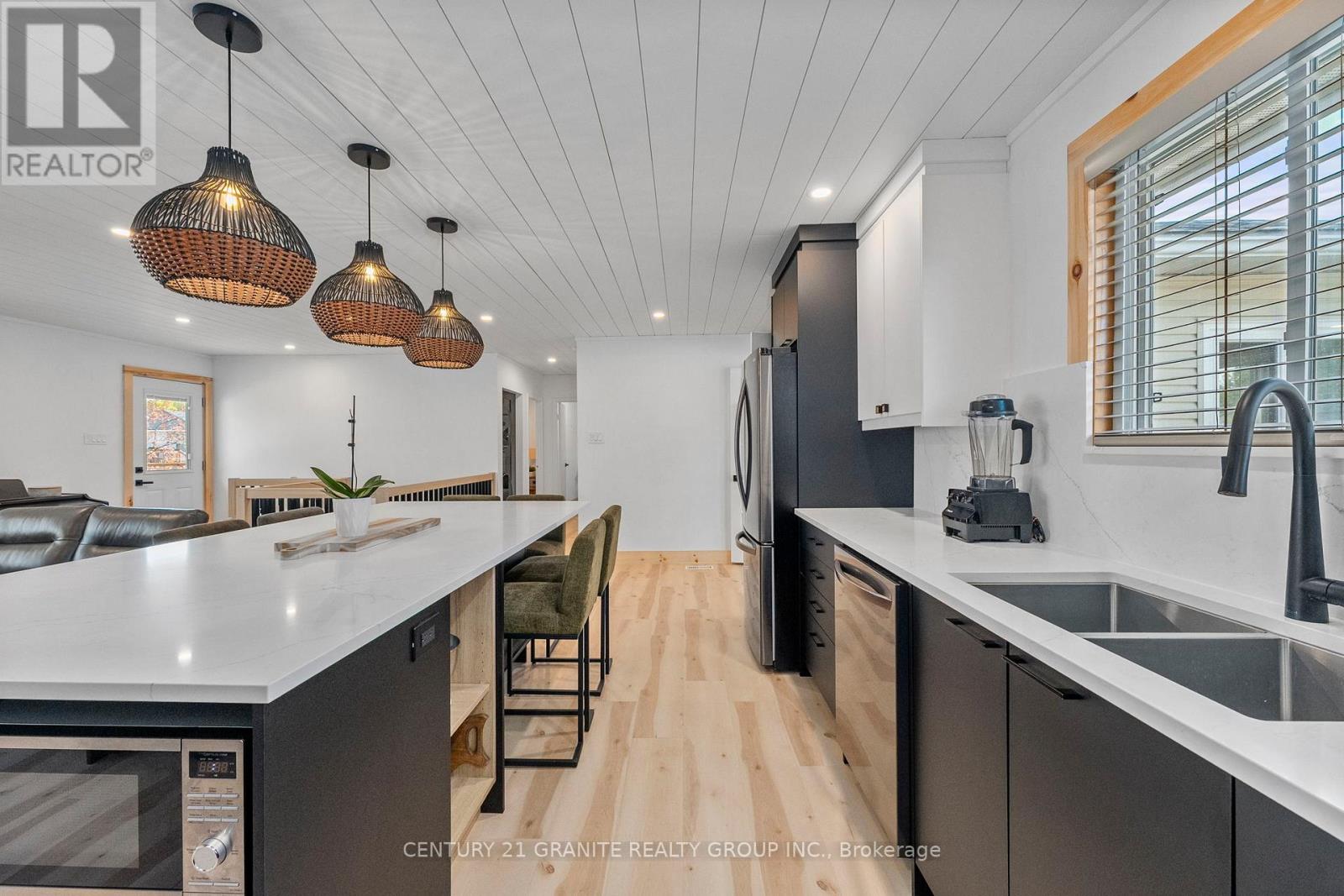 31 Sprucedale Street, Highlands East (Bicroft Ward), Ontario  K0L 1M0 - Photo 9 - X12710656