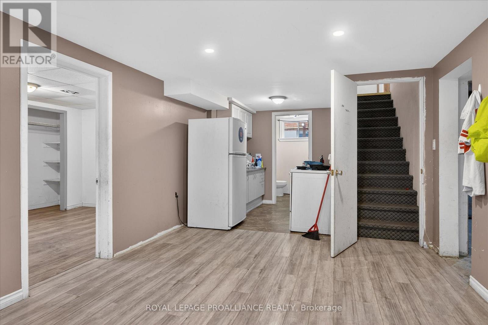 829 Orpington Road, Peterborough (Otonabee Ward 1), Ontario  K9J 4A6 - Photo 11 - X12713078