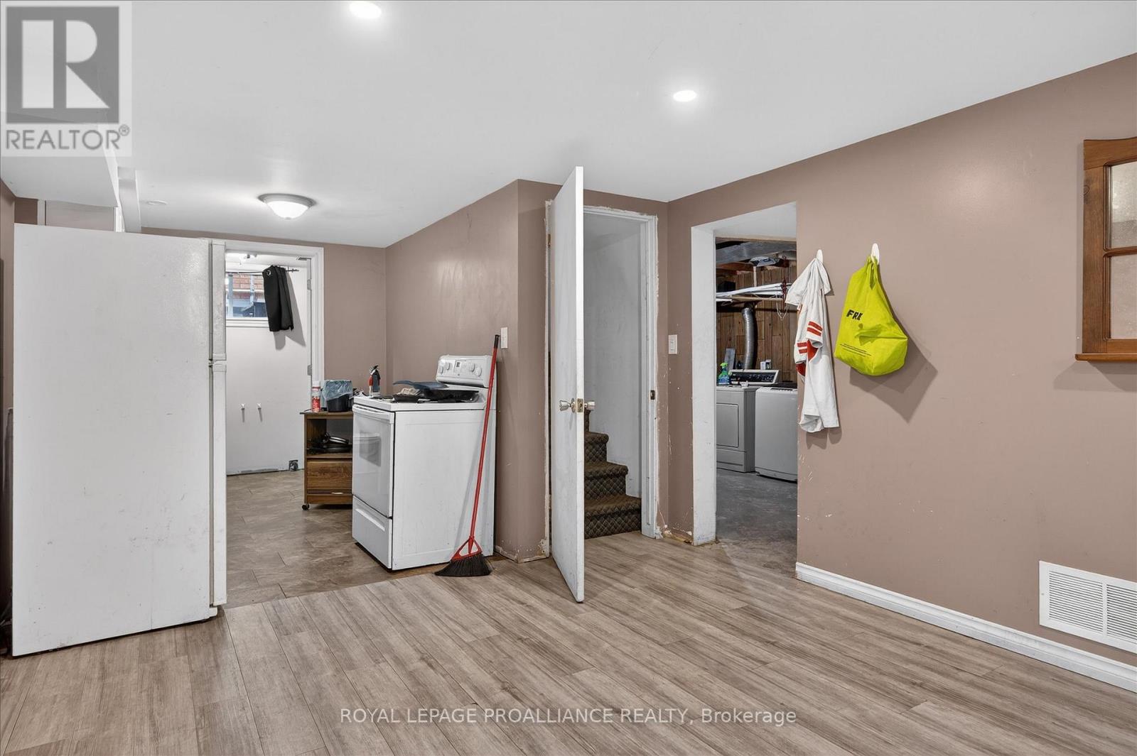 829 Orpington Road, Peterborough (Otonabee Ward 1), Ontario  K9J 4A6 - Photo 12 - X12713078