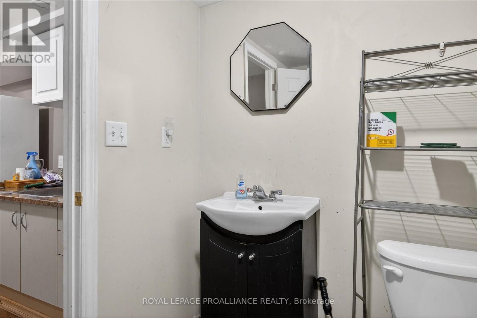 829 Orpington Road, Peterborough (Otonabee Ward 1), Ontario  K9J 4A6 - Photo 14 - X12713078