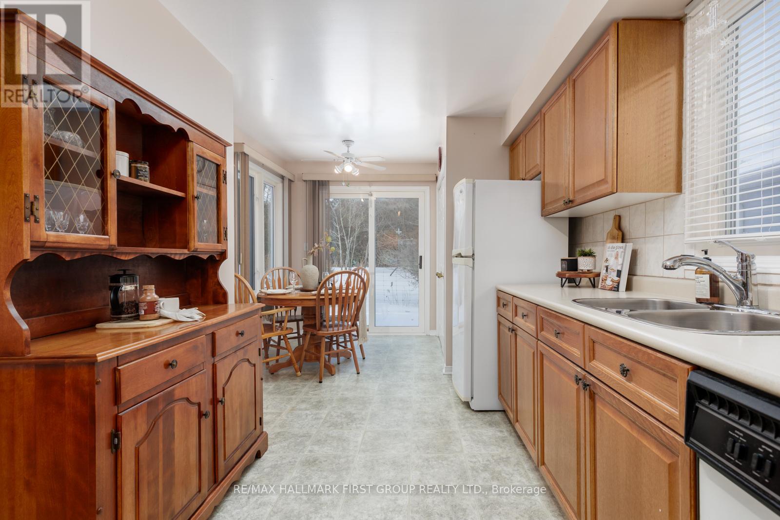 5a Fairway Drive, Clarington (Bowmanville), Ontario  L1B 1B6 - Photo 11 - E12712974