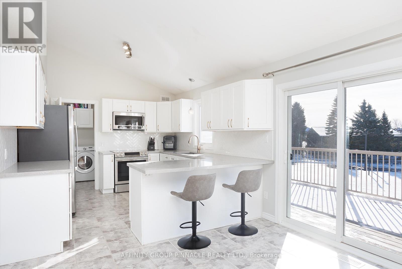 11 Moynes Court, Kawartha Lakes (Lindsay), Ontario  K9V 0L2 - Photo 11 - X12714854