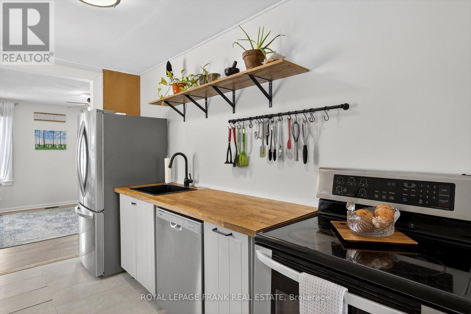 744 Brown Street, Peterborough (Otonabee Ward 1), Ontario  K9J 4K8 - Photo 11 - X12716582