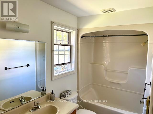 38 Regent Street, Selwyn, Ontario  K0L 2H0 - Photo 12 - X12716800