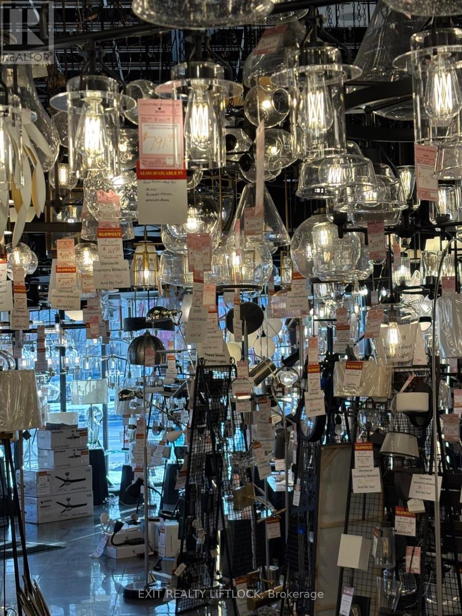 746 Lansdowne Street W, Peterborough (Otonabee Ward 1), Ontario  K9J 1Z6 - Photo 2 - X12717062