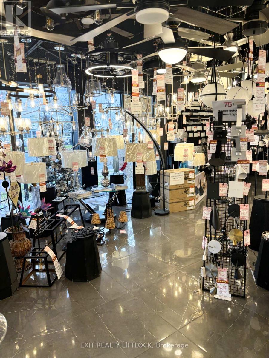 746 Lansdowne Street W, Peterborough (Otonabee Ward 1), Ontario  K9J 1Z6 - Photo 3 - X12717062