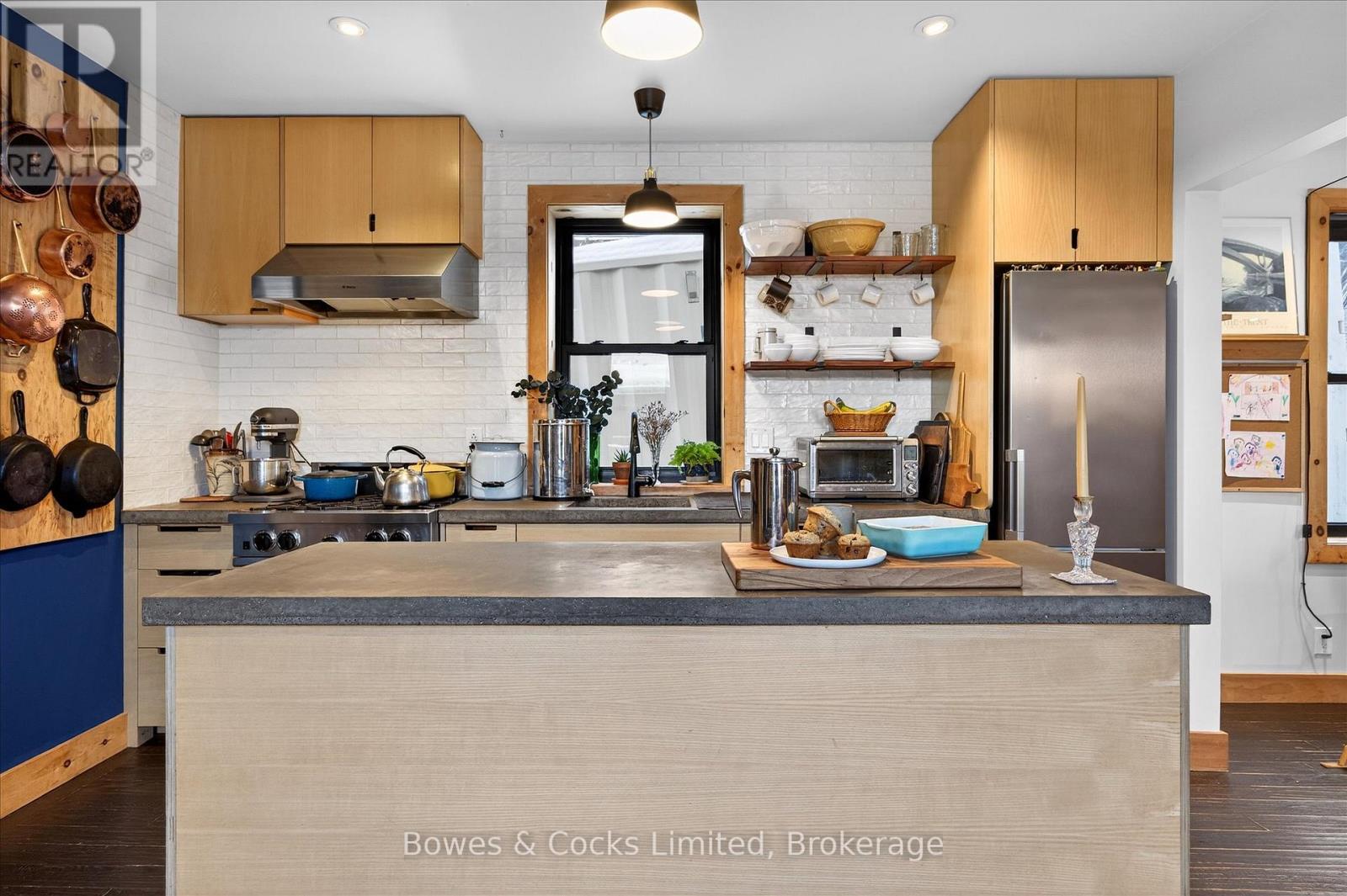 262 Munroe Avenue, Peterborough (Ashburnham Ward 4), Ontario  K9H 1H8 - Photo 5 - X12717876