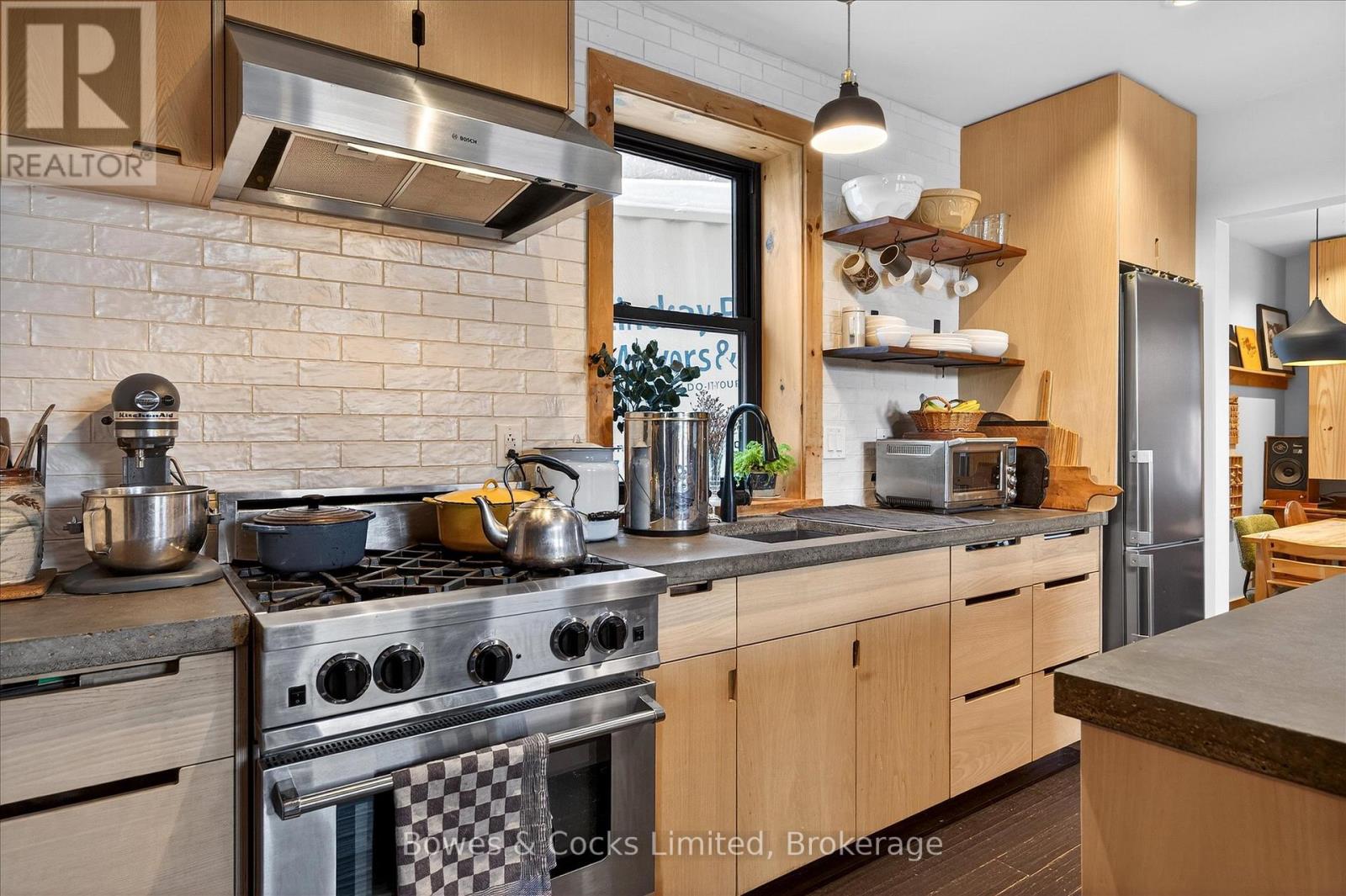 262 Munroe Avenue, Peterborough (Ashburnham Ward 4), Ontario  K9H 1H8 - Photo 7 - X12717876