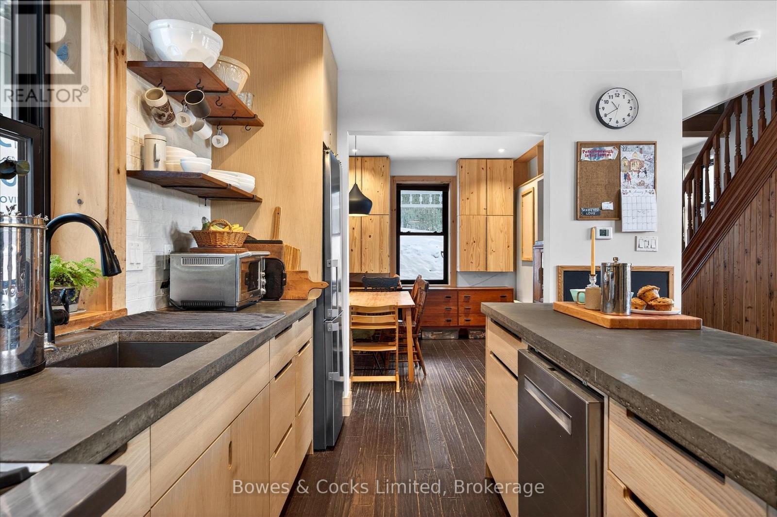 262 Munroe Avenue, Peterborough (Ashburnham Ward 4), Ontario  K9H 1H8 - Photo 8 - X12717876