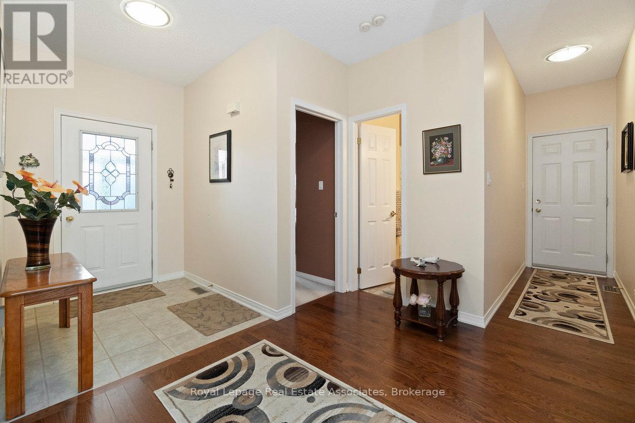 3 Fir Drive, Clarington (Newcastle), Ontario  L1B 1P3 - Photo 4 - E12718420