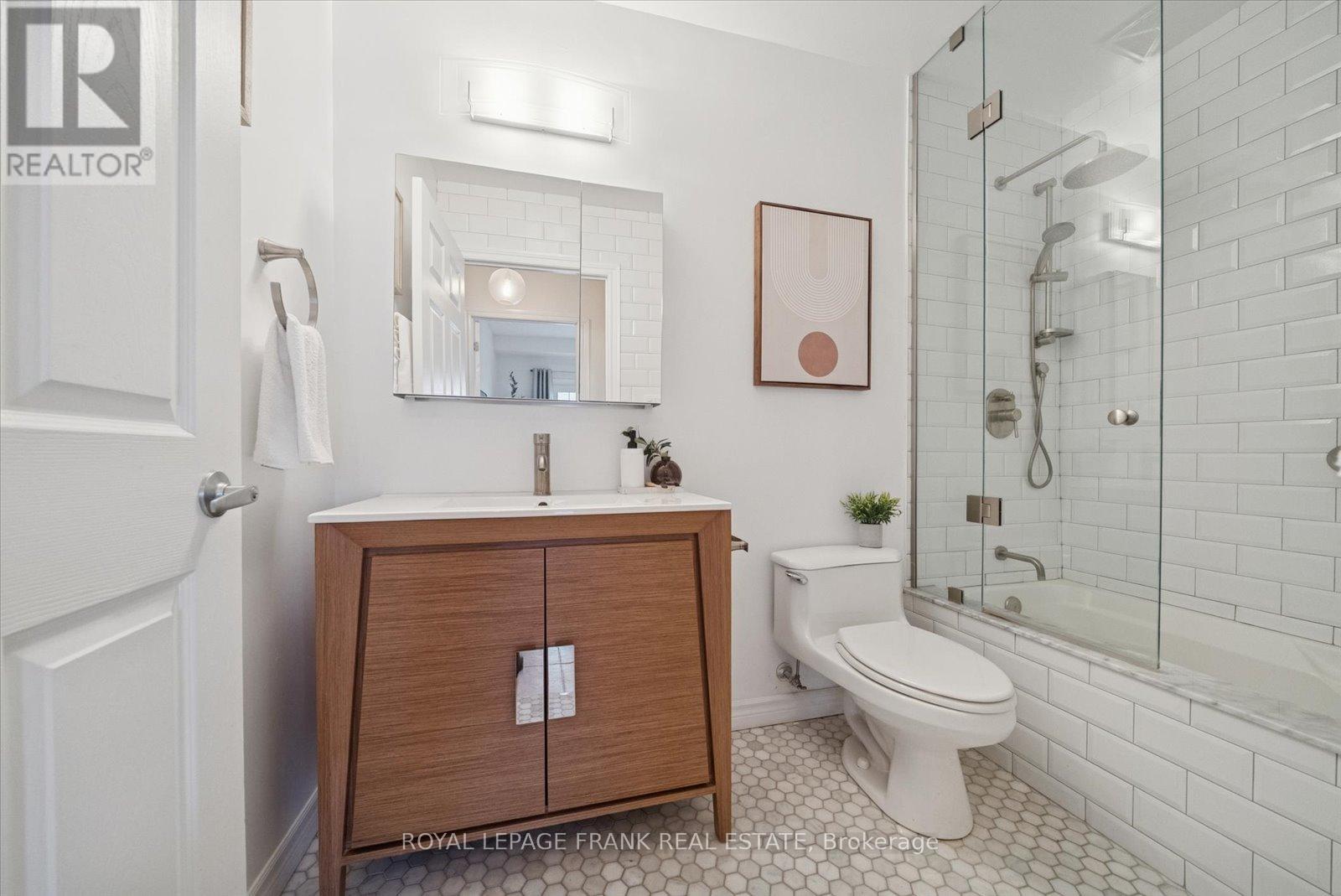 204 - 385 Lakebreeze Drive, Clarington (Newcastle), Ontario  L1B 0A4 - Photo 13 - E12718836