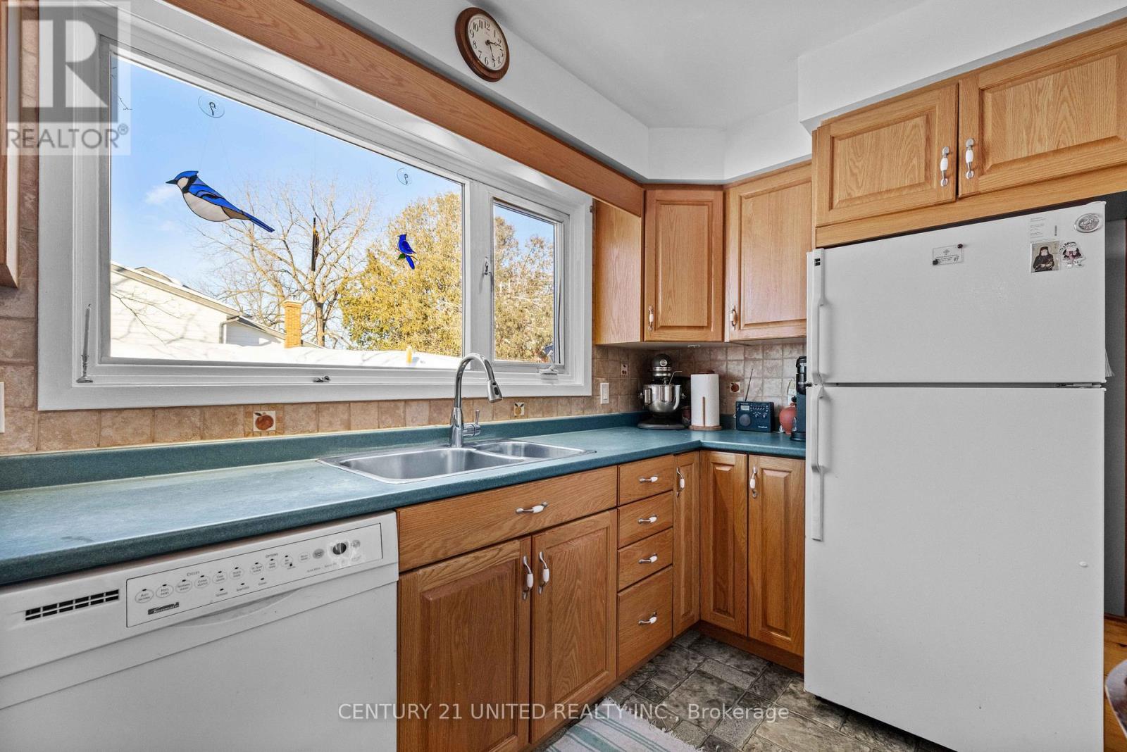 852 Parkhill Road W, Peterborough (Monaghan Ward 2), Ontario  K9J 6P1 - Photo 10 - X12721508