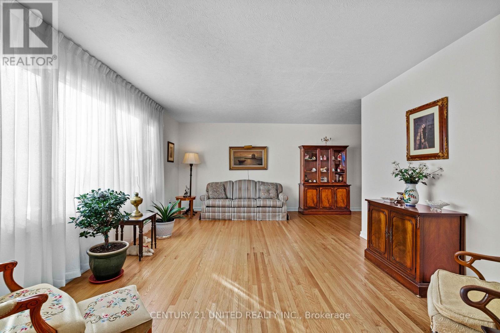 852 Parkhill Road W, Peterborough (Monaghan Ward 2), Ontario  K9J 6P1 - Photo 3 - X12721508