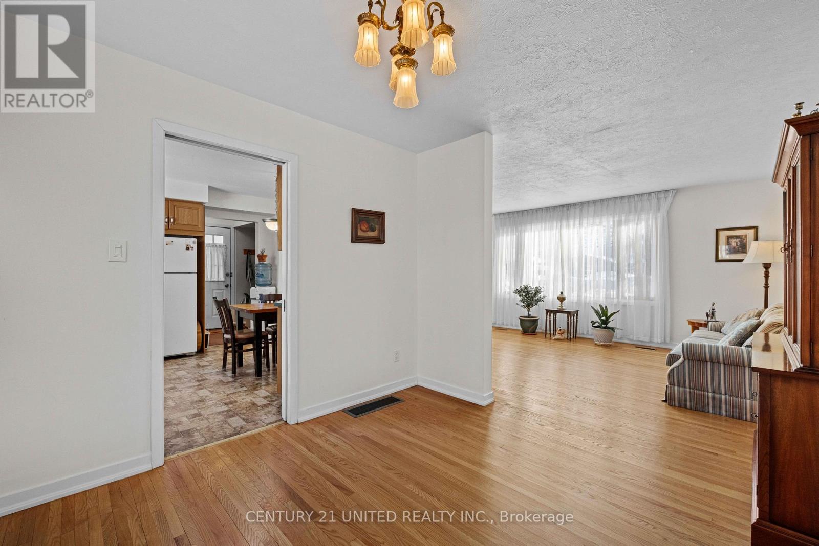 852 Parkhill Road W, Peterborough (Monaghan Ward 2), Ontario  K9J 6P1 - Photo 7 - X12721508