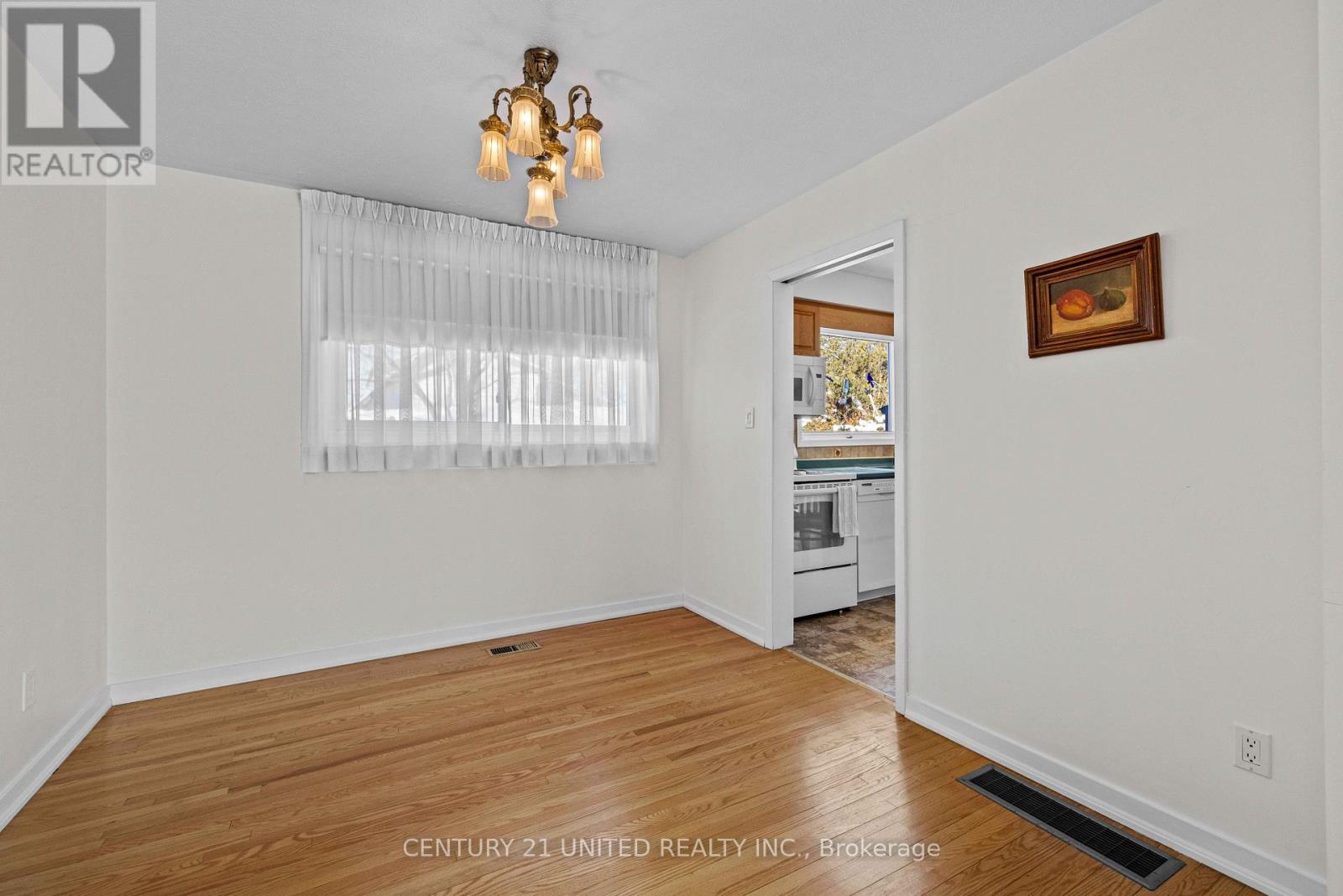 852 Parkhill Road W, Peterborough (Monaghan Ward 2), Ontario  K9J 6P1 - Photo 8 - X12721508