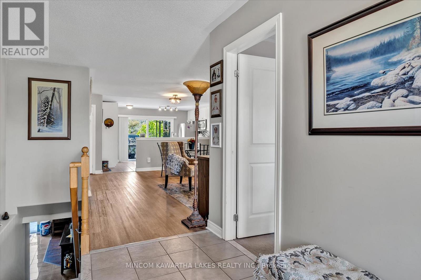 2 Peace Crescent, Peterborough (Northcrest Ward 5), Ontario  K9H 0C1 - Photo 5 - X12721632