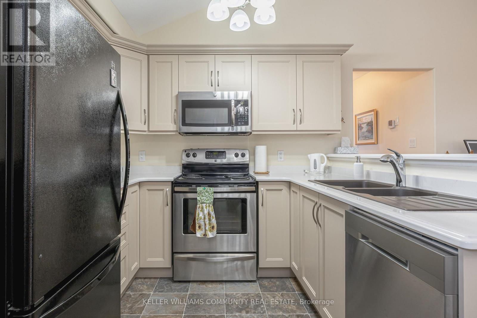 46 Beall Street, Kawartha Lakes (Lindsay), Ontario  K9V 6J6 - Photo 9 - X12721814