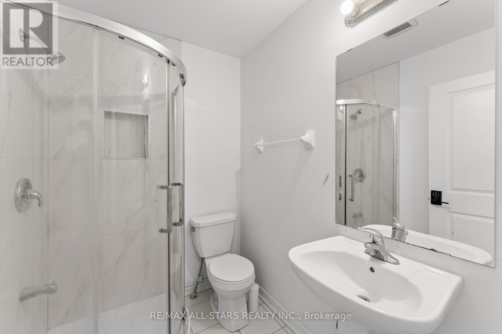 19 Hennessey Crescent, Kawartha Lakes (Lindsay), Ontario  K9V 0P2 - Photo 12 - X12723920