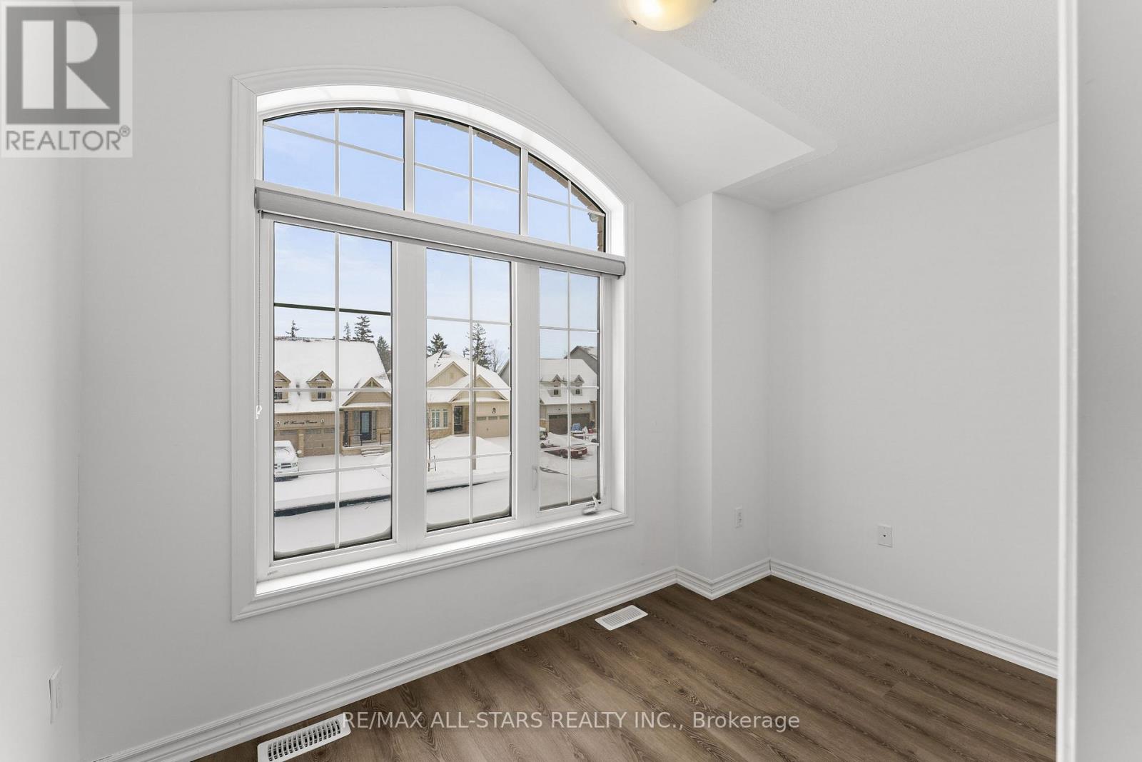 19 Hennessey Crescent, Kawartha Lakes (Lindsay), Ontario  K9V 0P2 - Photo 14 - X12723920