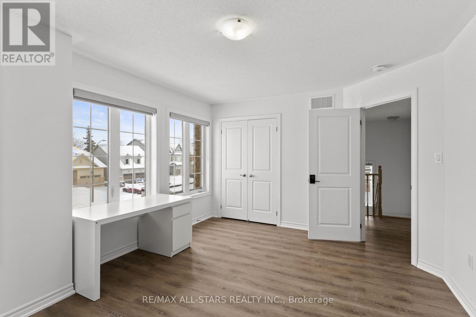 19 Hennessey Crescent, Kawartha Lakes (Lindsay), Ontario  K9V 0P2 - Photo 16 - X12723920