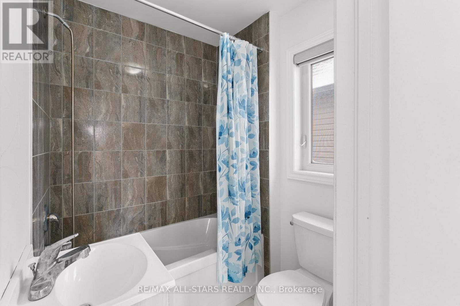 19 Hennessey Crescent, Kawartha Lakes (Lindsay), Ontario  K9V 0P2 - Photo 17 - X12723920