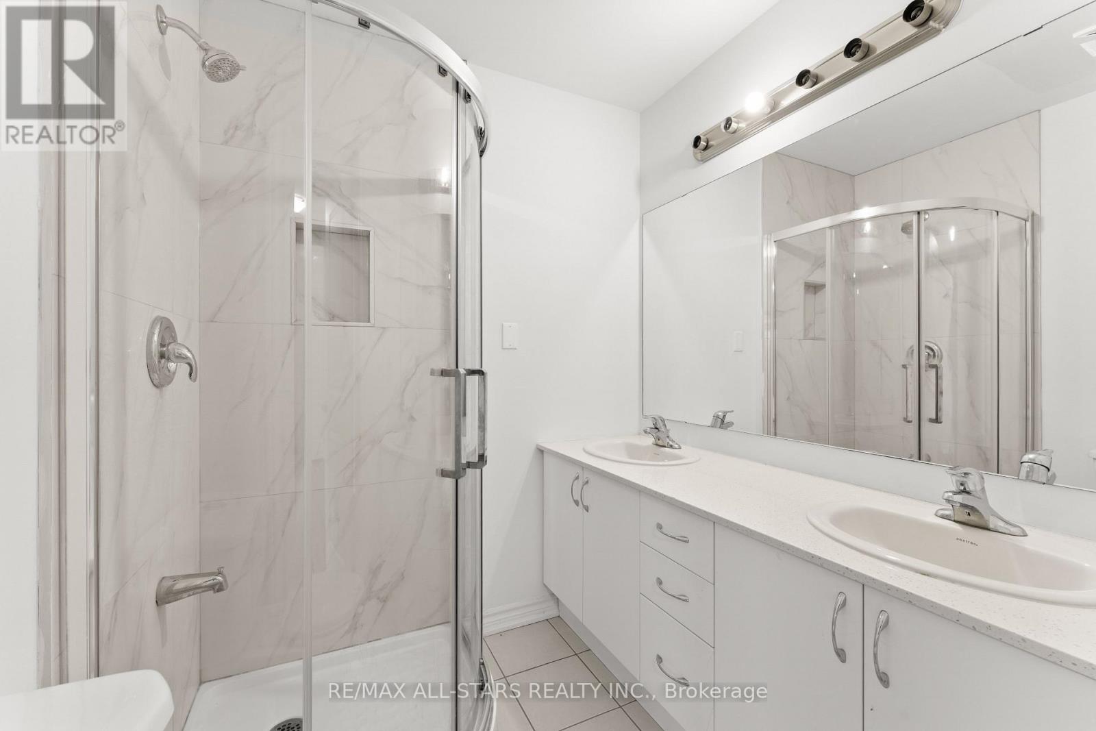 19 Hennessey Crescent, Kawartha Lakes (Lindsay), Ontario  K9V 0P2 - Photo 19 - X12723920