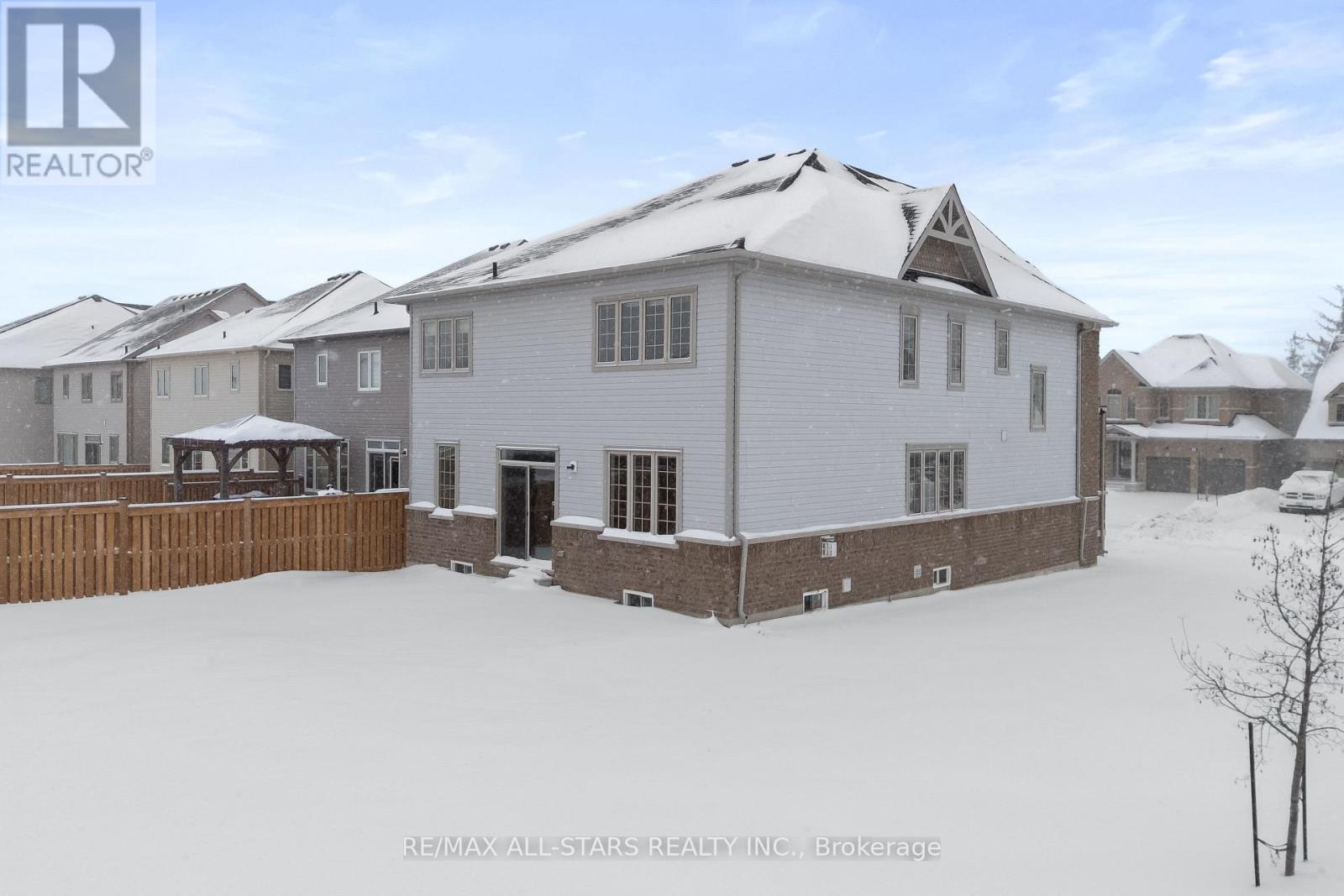 19 Hennessey Crescent, Kawartha Lakes (Lindsay), Ontario  K9V 0P2 - Photo 4 - X12723920