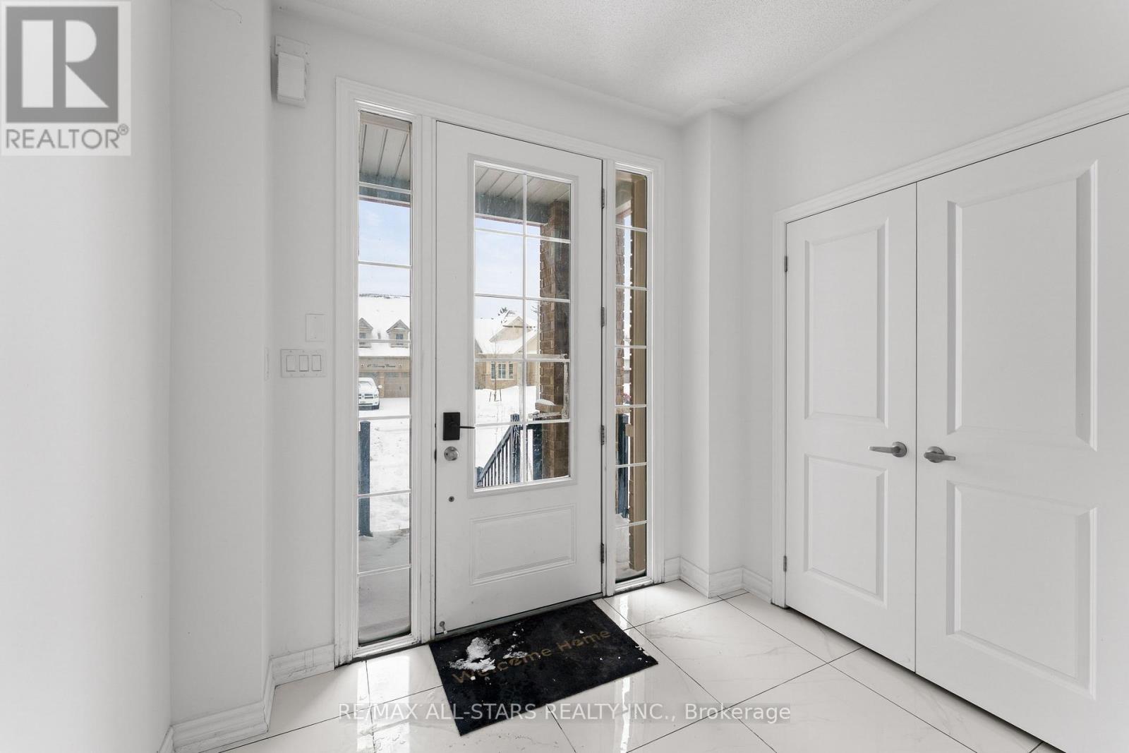 19 Hennessey Crescent, Kawartha Lakes (Lindsay), Ontario  K9V 0P2 - Photo 7 - X12723920