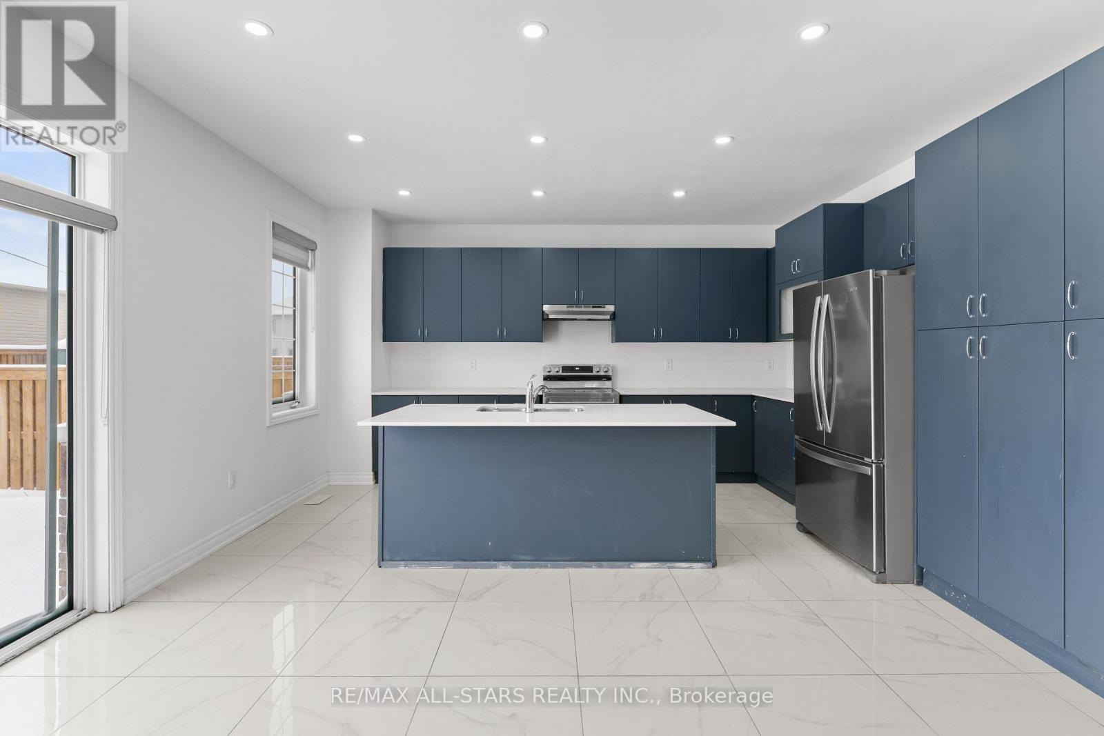 19 Hennessey Crescent, Kawartha Lakes (Lindsay), Ontario  K9V 0P2 - Photo 9 - X12723920