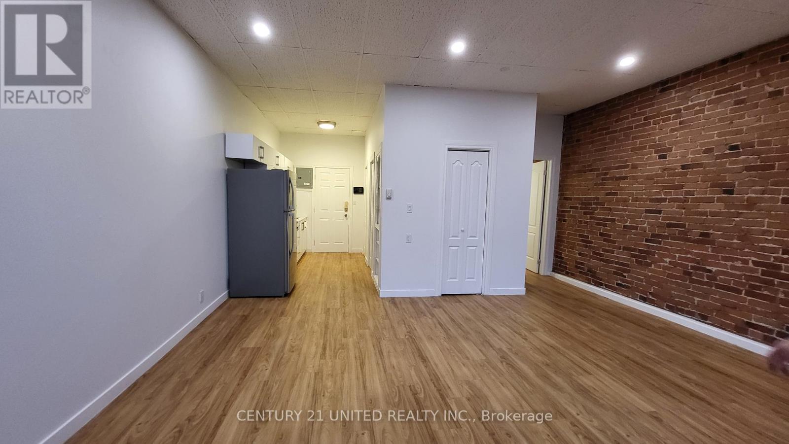 5 - 174.5 Hunter Street W, Peterborough (Town Ward 3), Ontario  K9H 2L2 - Photo 2 - X12724834